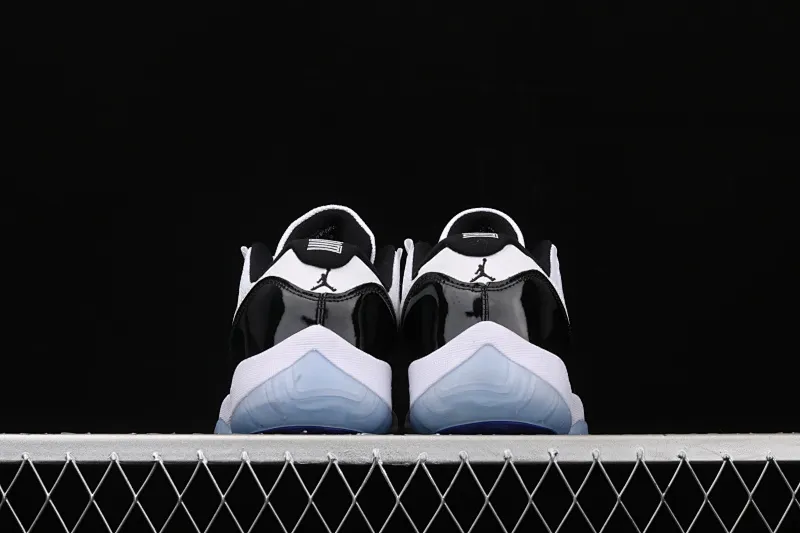 All categories Air Jordan Jordan series basketball shoes Air Jordan 11 X version Air Jordan 11 Low "Concord" AJ11 Joe 11 white and black genuine carbon 528895-153